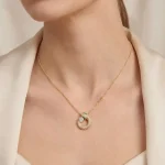 نمای-گردنبند-طرح-مار-طلایی-روی-گردن NK106